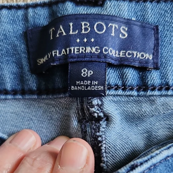 TALBOTS SIMPLY FLATTERING COLLECTION Blue Denim Jeans with Anchor Print. SIZE 8p - Picture 3 of 7